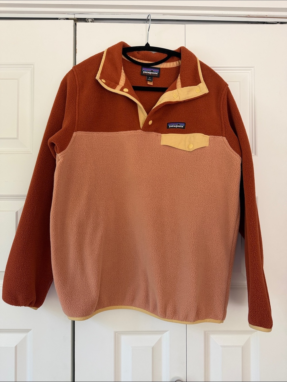 Patagonia Women’s Two-Tone Rust & Peach Synchilla - size M